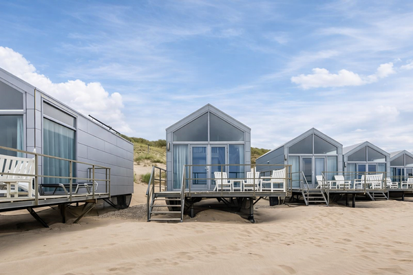 Van dromen naar sleutel: hoe het voelt om je eerste strandhuis te kopen
